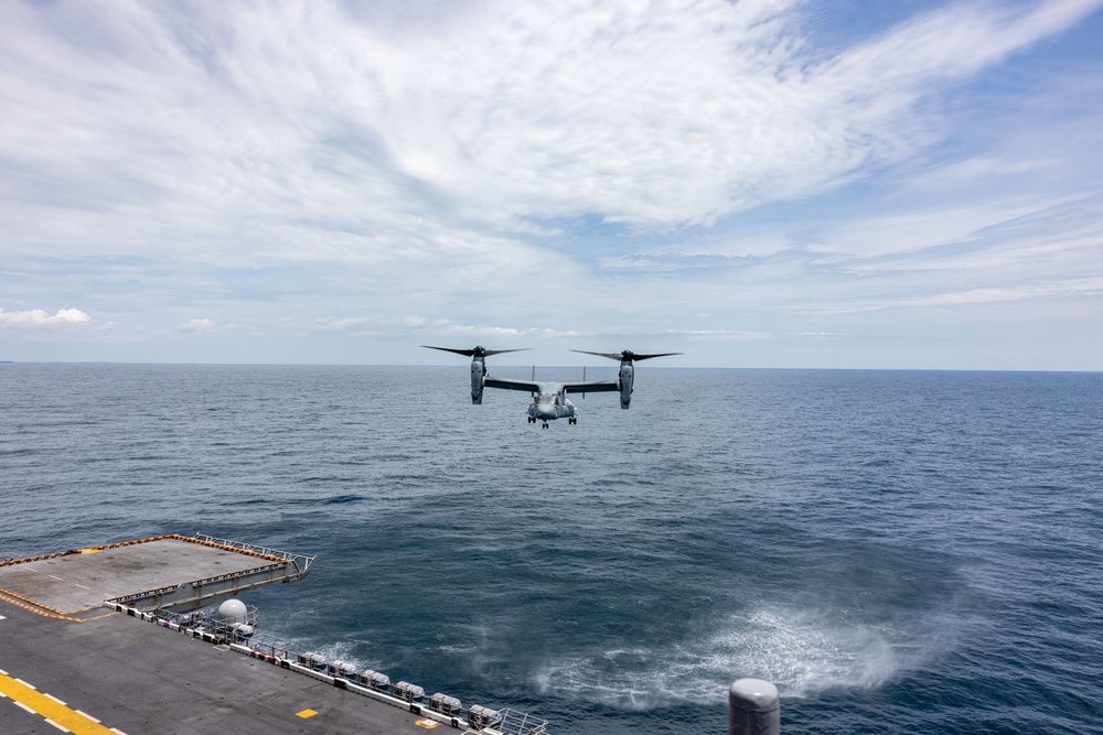 26th MEU Conducts Deck Landing Qualifications