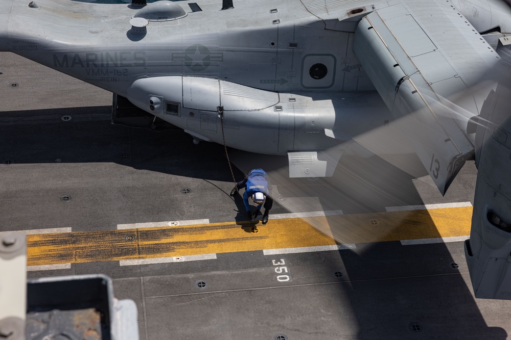 26th MEU Conducts Deck Landing Qualifications