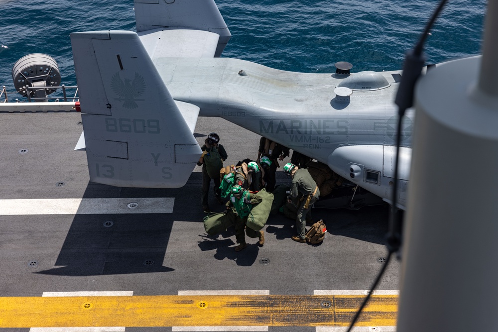 26th MEU Conducts Deck Landing Qualifications