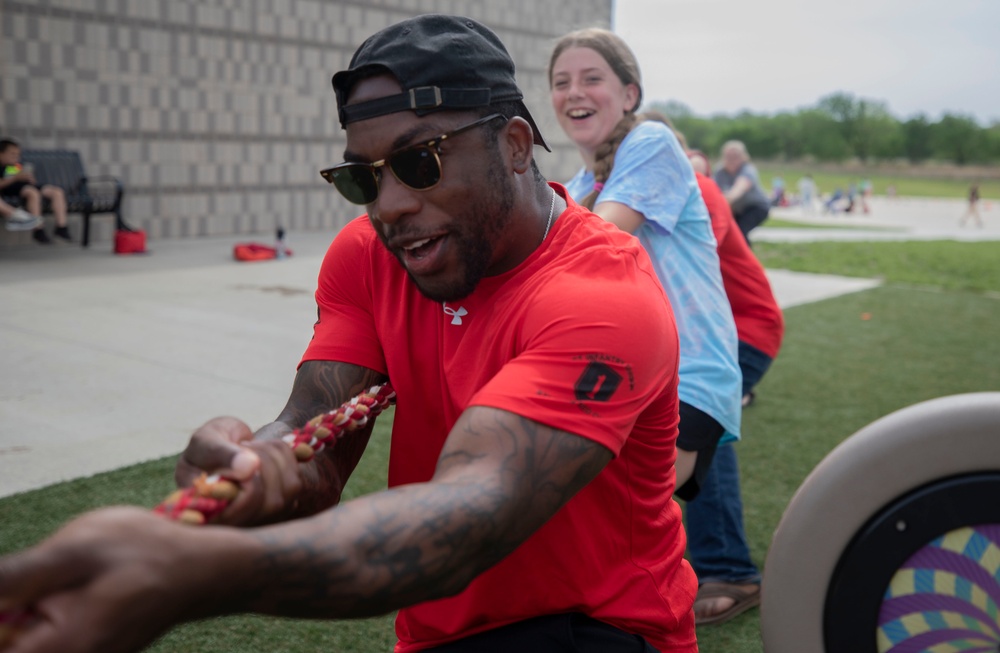 Soldiers Volunteer at Oliver Brown Elementary School