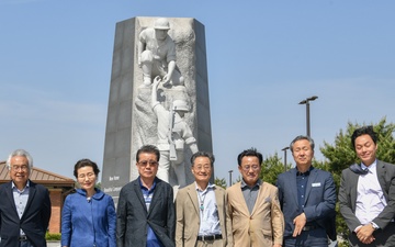 Pyeongtaek Mayor and City Advisors Tour USAG Humphreys