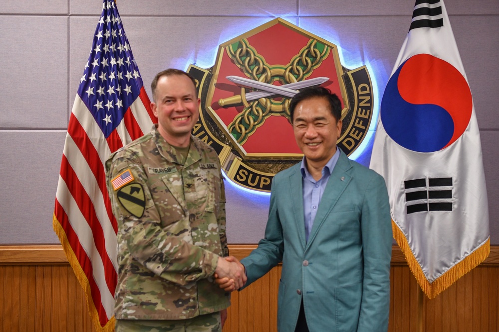 Pyeongtaek Mayor and City Advisors Tour USAG Humphreys