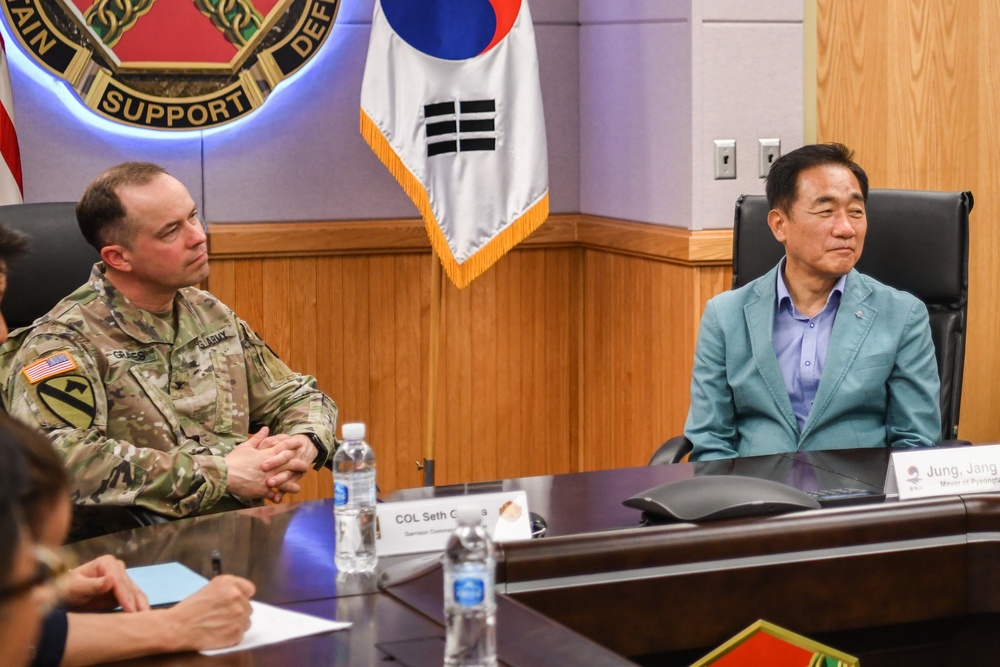 Pyeongtaek Mayor and City Advisors Tour USAG Humphreys