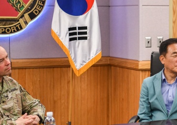Pyeongtaek Mayor and City Advisors Tour USAG Humphreys