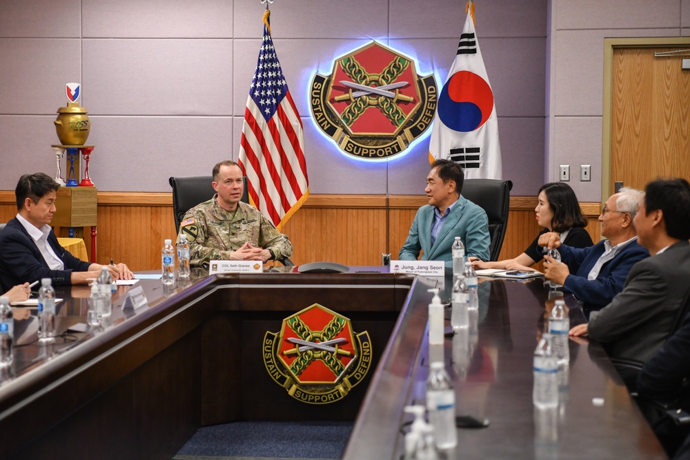 Pyeongtaek Mayor and City Advisors Tour USAG Humphreys