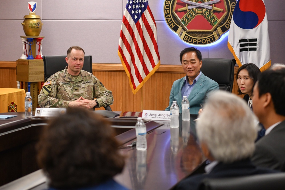 Pyeongtaek Mayor and City Advisors Tour USAG Humphreys