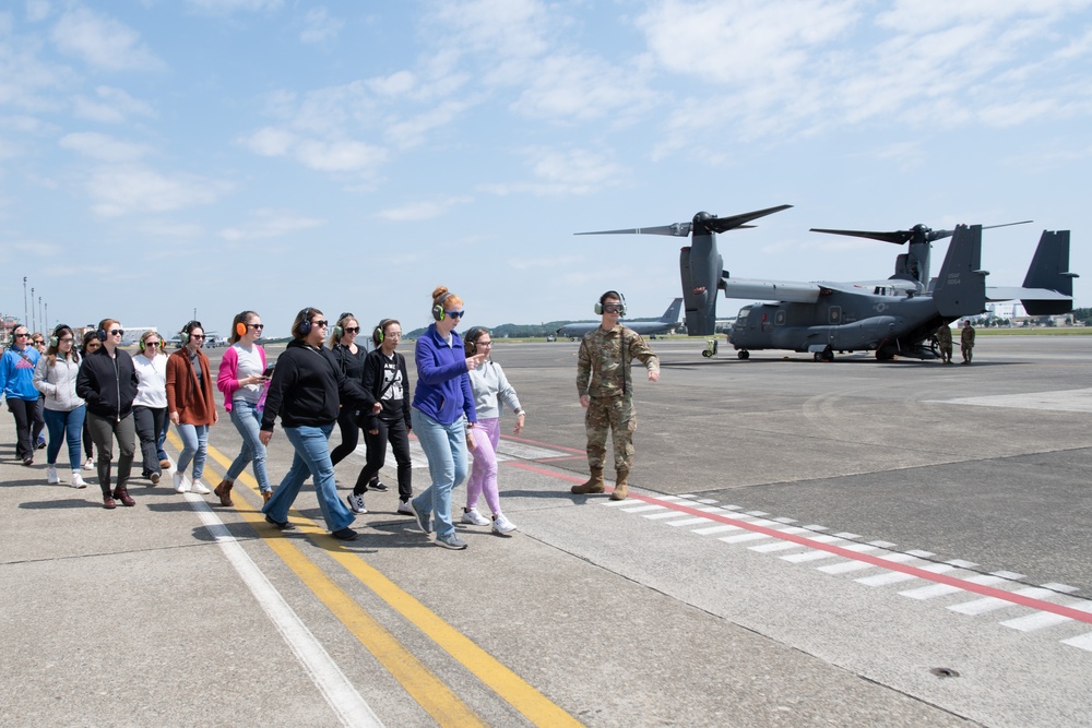 Yokota spouses take incentive CV-22 flight