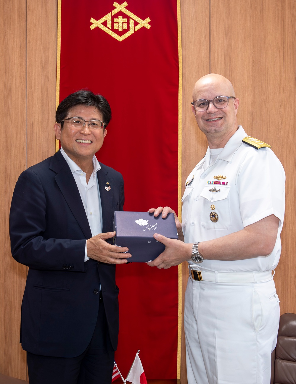 CNRJ visits Sasebo Mayor