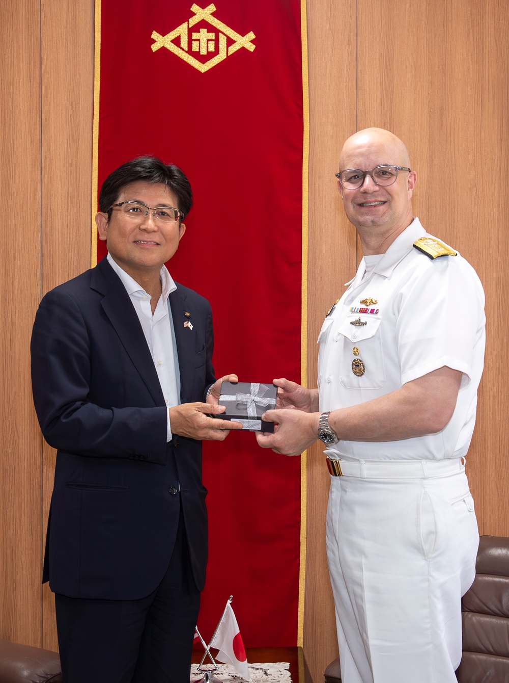 CNRJ visits Sasebo Mayor