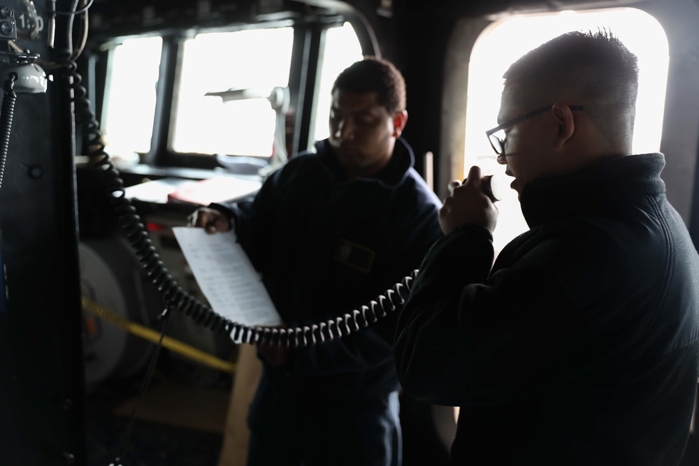 USS Ramage Sailor Makes Announcements
