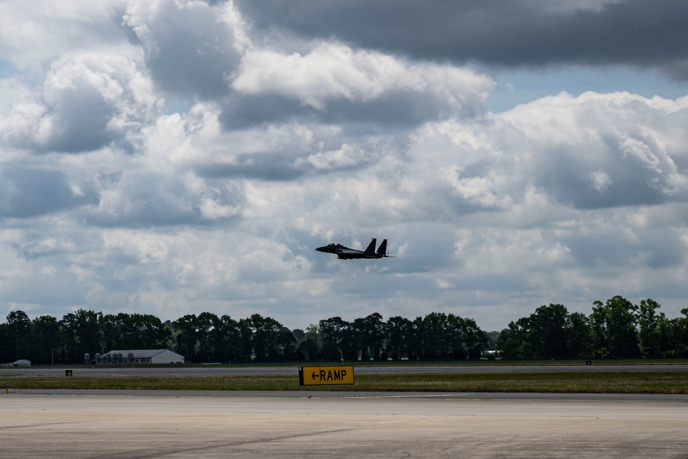 Key influencers and media experience the Strike Eagle