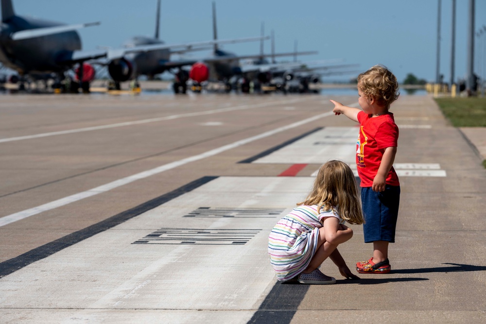 McConnell Airmen Return Home from Deployment