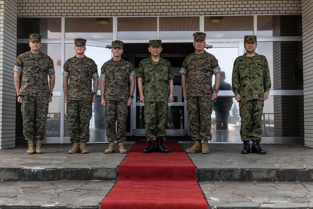 III MEF welcomes JGSDF Commanding General