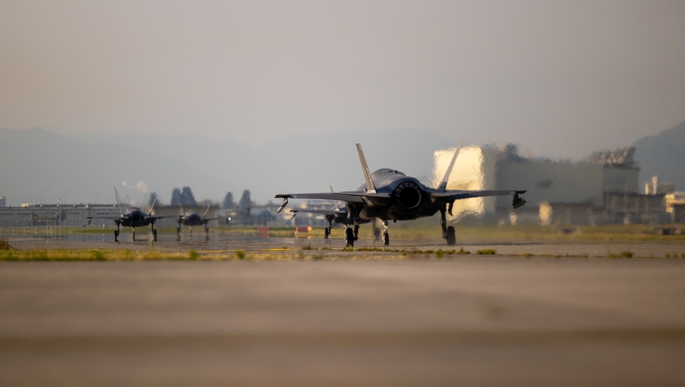 MWSS-171, VMFA-242 Marines conduct FARP training at Marine Corps Air Station Iwakuni.