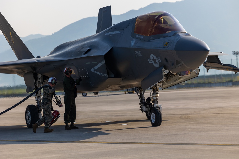 MWSS-171, VMFA-242 Marines conduct FARP training at Marine Corps Air Station Iwakuni.