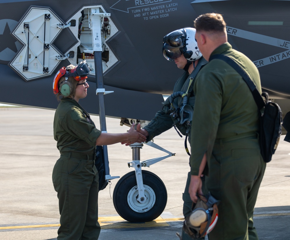 MWSS-171, VMFA-242 Marines conduct FARP training at Marine Corps Air Station Iwakuni.