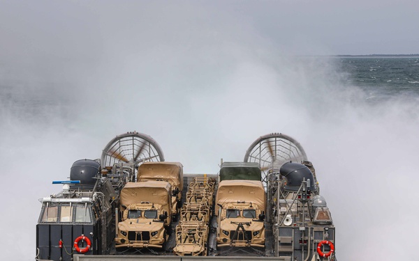 Assault Craft Unit 4 Embarks USS Carter Hall during COMPTUEX