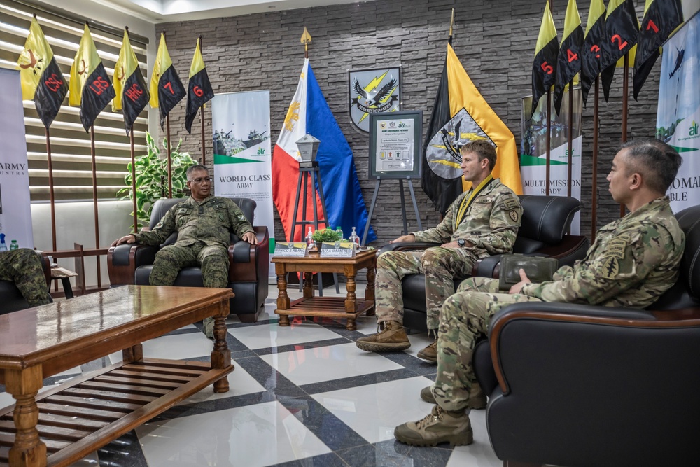 Balikatan 23 |Brig. Gen. VanAntwerp visits Light Reaction Regiment