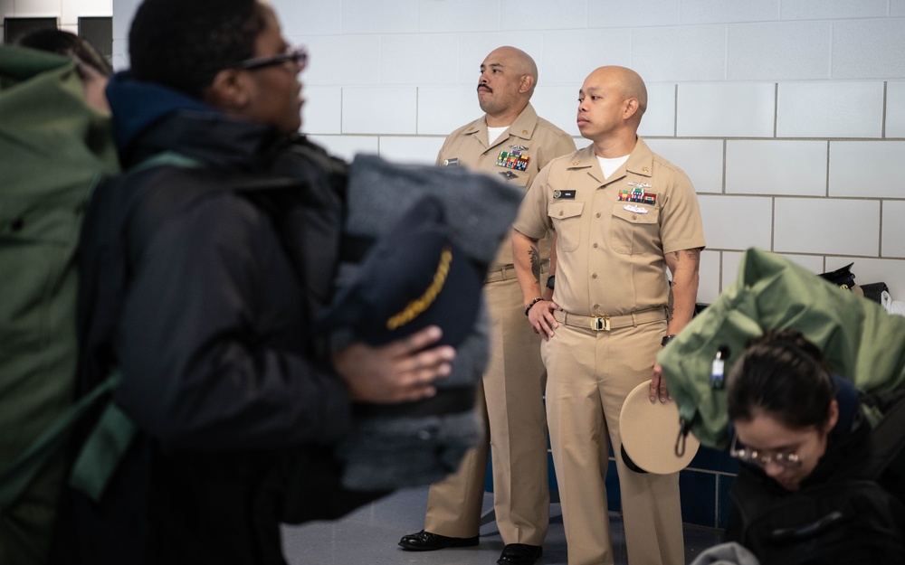 Commander, U.S. Pacific Fleet Staff Visits Recruit Training Command