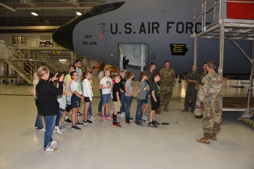 Gehlen Catholic 4th Grade class tour