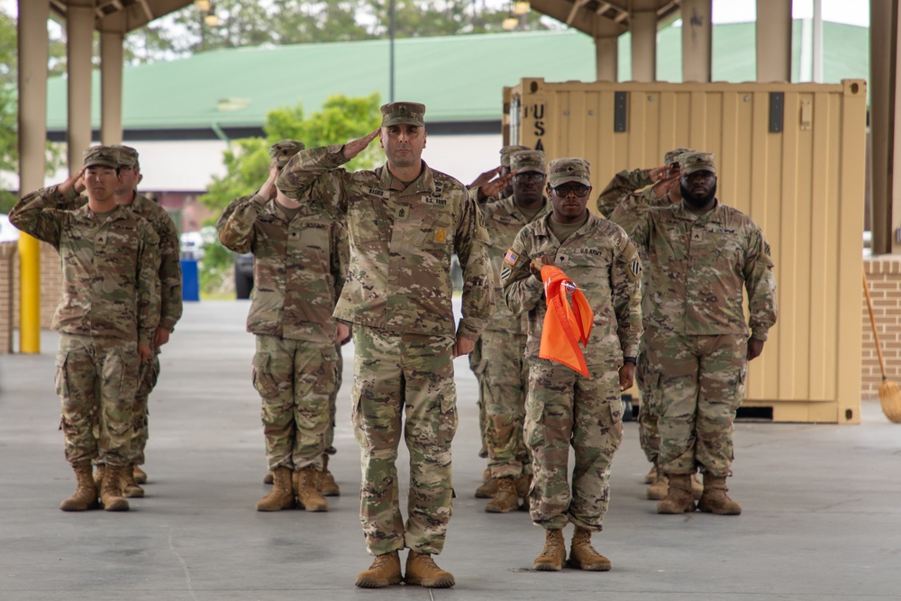 The 414th Signal Company changes command