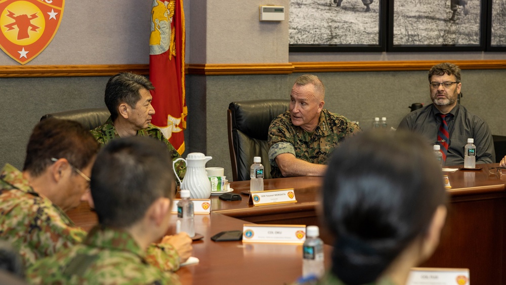 MARFORPAC COMMANDER MEETS WITH COMMANDER OF JGSDF