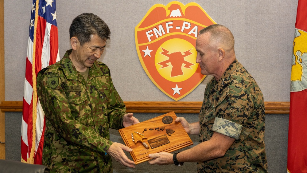 MARFORPAC COMMANDER MEETS WITH COMMANDER OF JGSDF