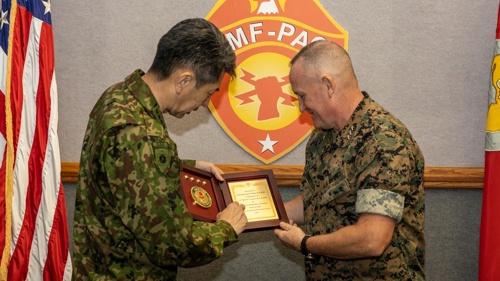 MARFORPAC COMMANDER MEETS WITH COMMANDER OF JGSDF