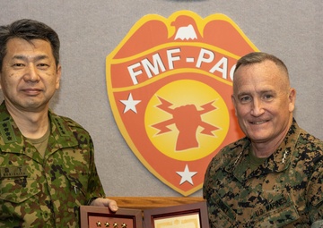 MARFORPAC COMMANDER MEETS WITH COMMANDER OF JGSDF