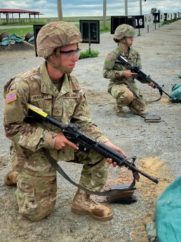 Huggett siblings training on their M4s together
