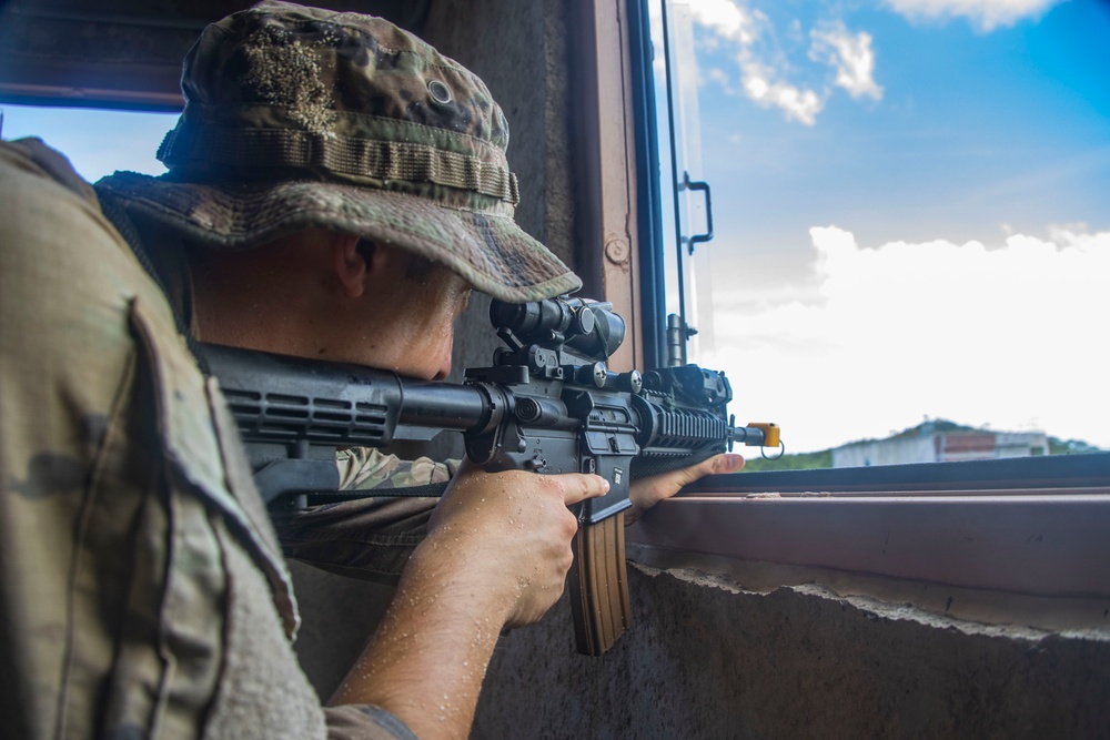 U.S. Soldiers Conduct Beach Insertion Training at MCBH