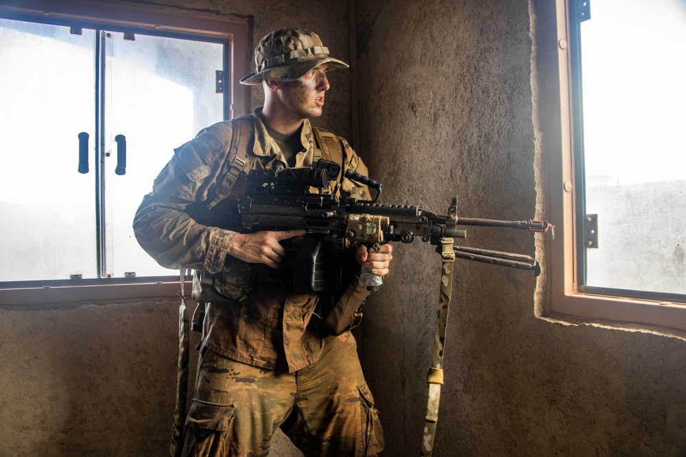 U.S. Soldiers Conduct Beach Insertion Training at MCBH