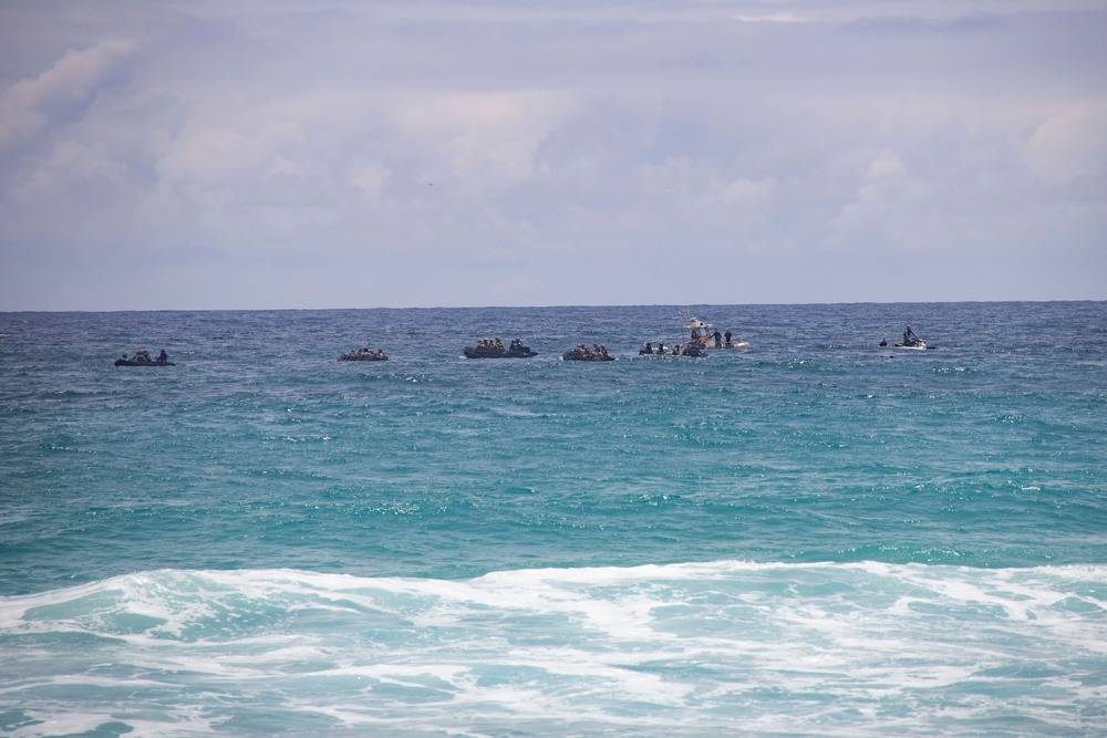 U.S. Soldiers Conduct Beach Insertion Training at MCBH