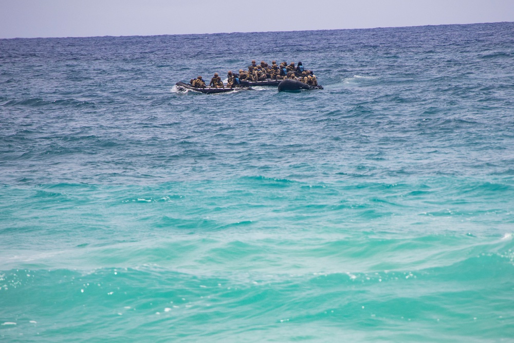 U.S. Soldiers Conduct Beach Insertion Training at MCBH