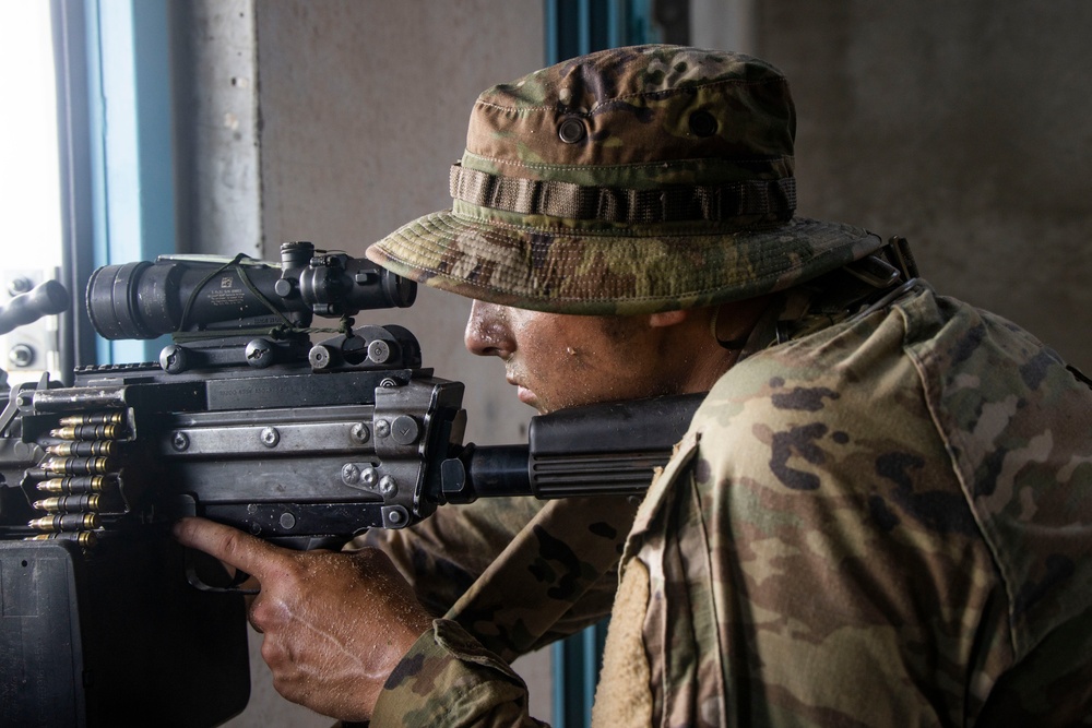 U.S. Soldiers Conduct Beach Insertion Training at MCBH