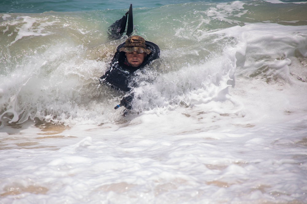 U.S. Soldiers Conduct Beach Insertion Training at MCBH