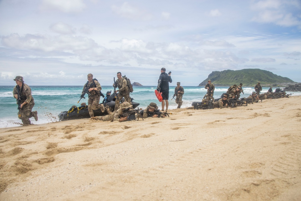 U.S. Soldiers Conduct Beach Insertion Training at MCBH