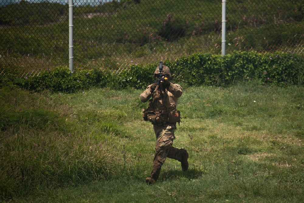 U.S. Soldiers Conduct Beach Insertion Training at MCBH