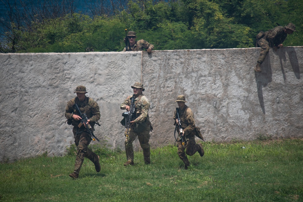 U.S. Soldiers Conduct Beach Insertion Training at MCBH