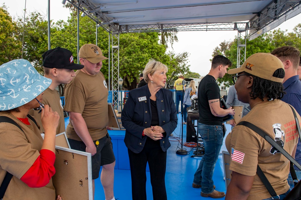 USS Essex Sailors Volunteer at Car Show