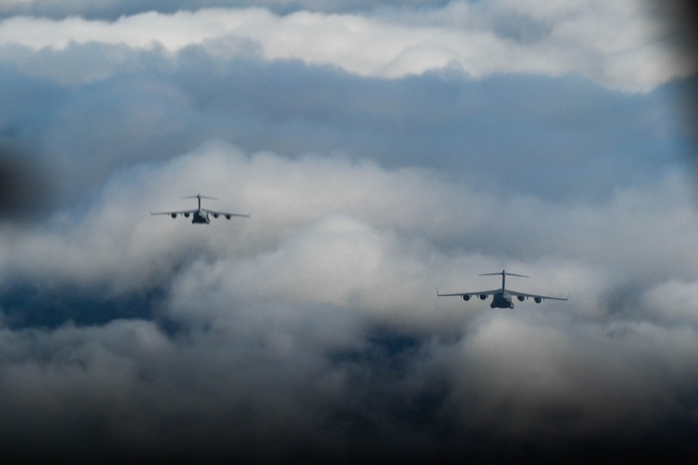 USAF, RAAF perform bilateral, tactical airlift operations