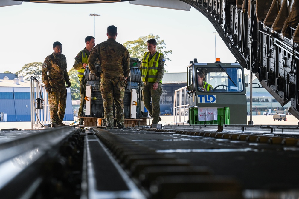 USAF, RAAF perform bilateral, tactical airlift operations