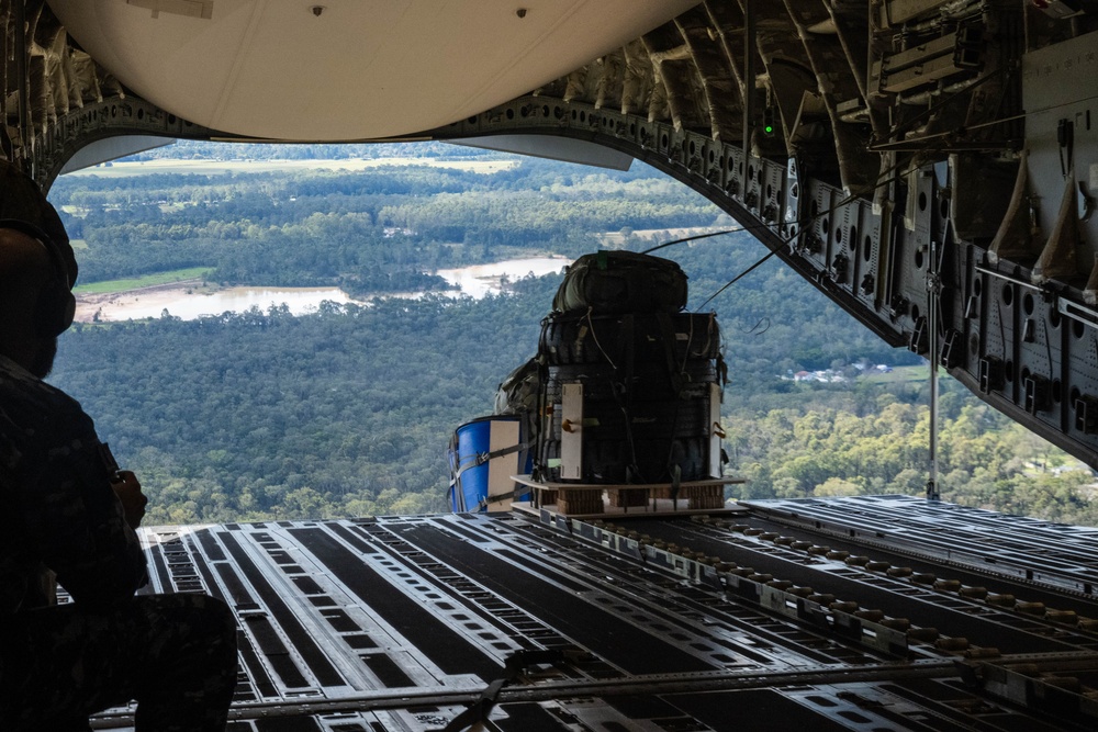 USAF, RAAF perform bilateral, tactical airlift operations