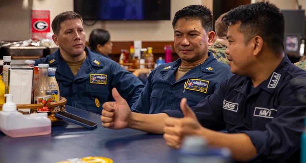 Makin Island Hosts Philippine LNOs