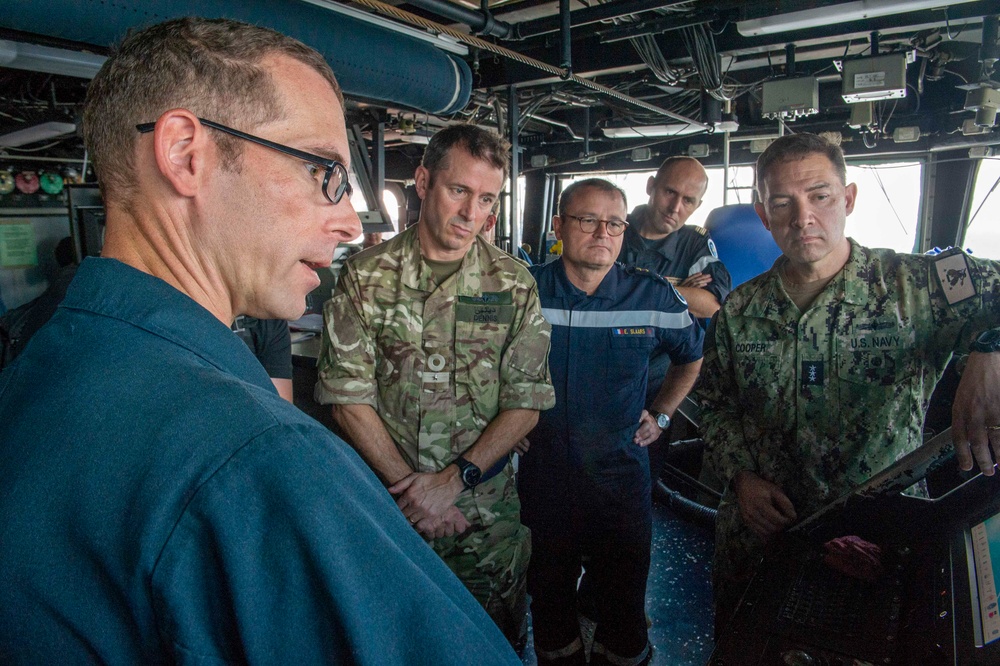 Fifth Fleet Admiral Transits Strait of Hormuz on Warship with UK, French Commanders