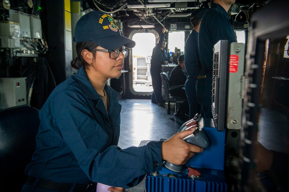 USS Paul Hamilton Transits Strait of Hormuz