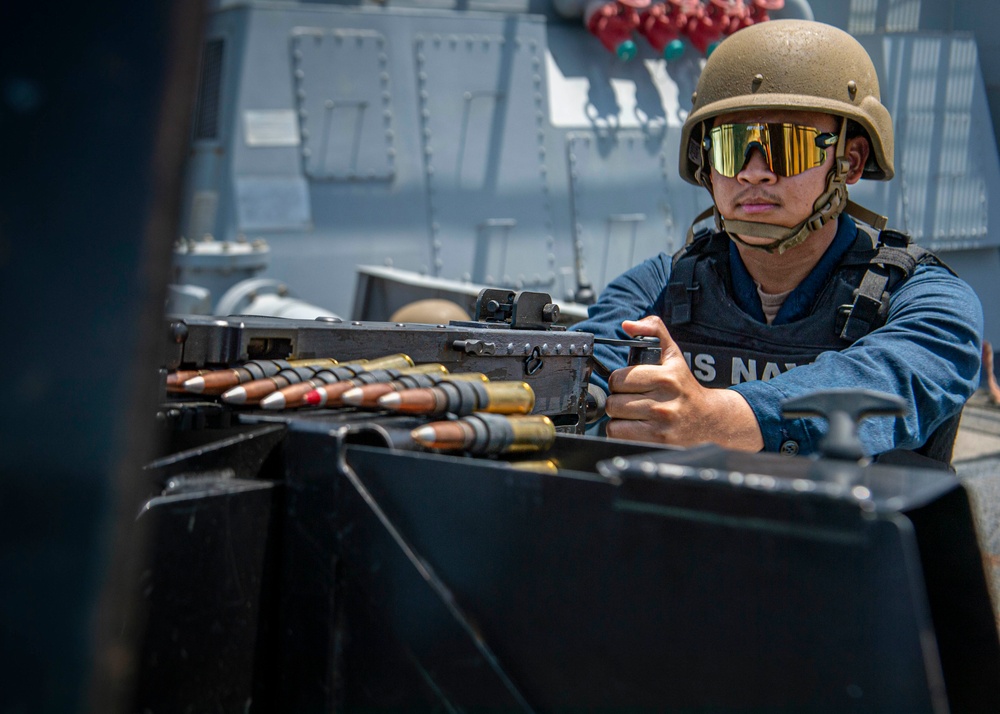 USS Paul Hamilton Transits Strait of Hormuz