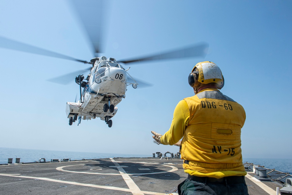 USS Paul Hamilton Transits Strait of Hormuz