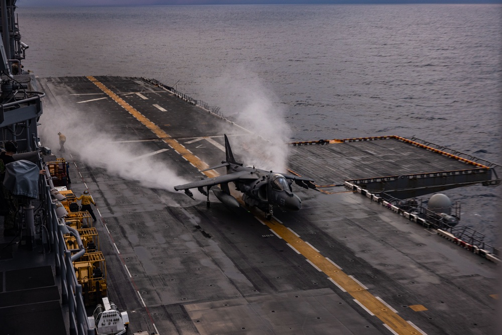 26th MEU Conducts Deck Landing Qualifications