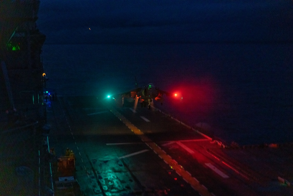 26th MEU Conducts Deck Landing Qualifications